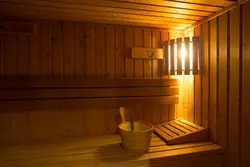 11 11 Un sauna en bois de cèdre dans un bain à remous