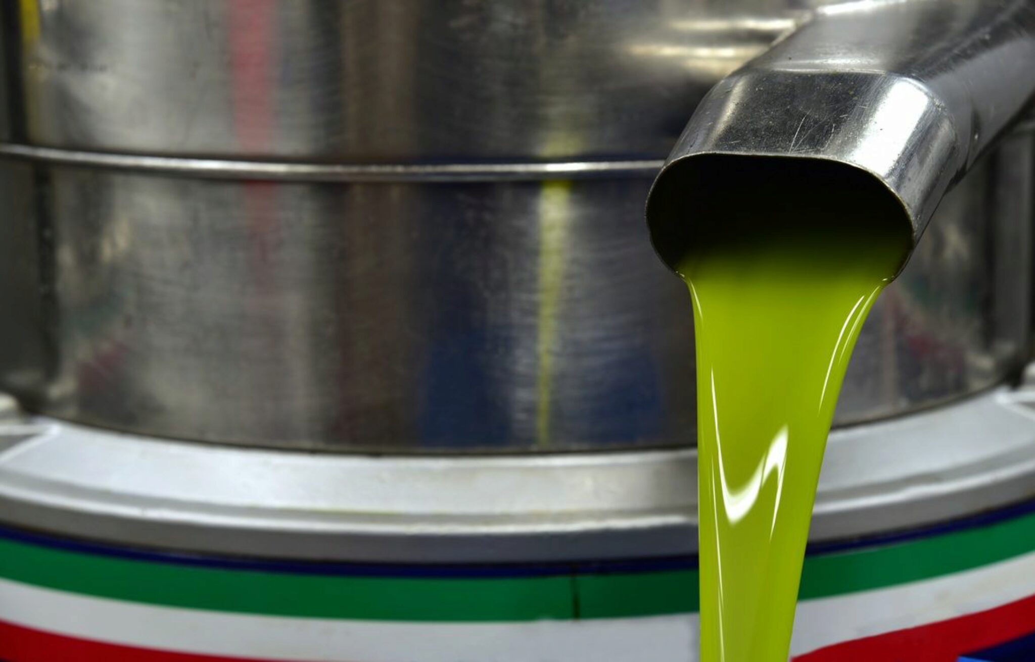 Distributeur D'huile D'olive 650 ml Couvercle Automatique Distributeur Bouteille Huile avec Poignée Antidérapante pour Grillades Pâtes Barbecue Blanche 